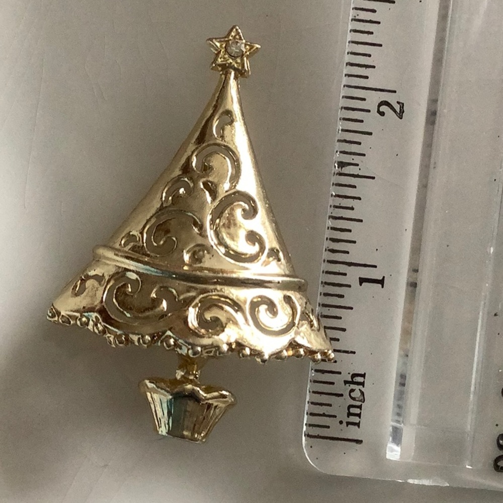 Christmas Tree Holiday Pin - Picture 3 of 4